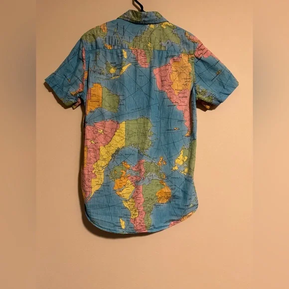 EUC 21 MEN Blue Map of the World AOP Button Down size small - Picture 5 of 8